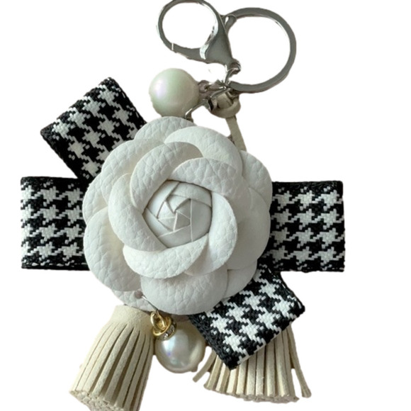 WHITE LEATHER CAMILLA FLOWER W/GINGHAM BOW,TASSELS & PEARLS KEYCHAIN PURSE CHARM - Picture 1 of 4